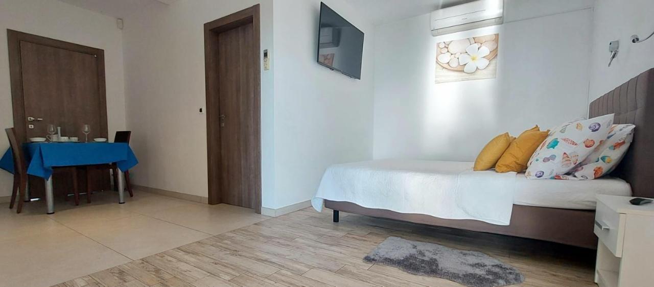 Room Lina 洛夫兰 外观 照片